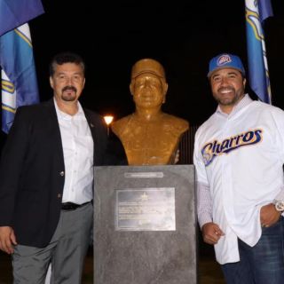 Charros de Jalisco homenajea a “Vinny” Castilla