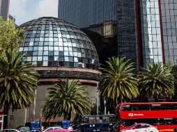 En el mercado accionario local se opera con un volumen de 9.4 millones de títulos, por un importe económico de 437.6 millones de pesos. AFP / ARCHIVO