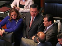 Zepeda (der) señaló que su salida de dicha comisión puede ser por la próxima discusión de la terna para ocupar la vacante de la SCJN. SUN / C. Mejía