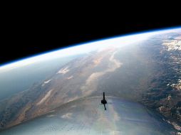 Una vista de la Tierra de hoy desde el SpaceShipTwo, el cohete diseñado para el turismo espacial, durante el vuelo de prueba en el borde del espacio sobre California. EFE/VIRGIN GALACTIC