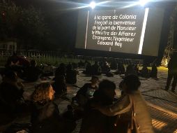 Se colocó una pantalla y cientos de petates para que el público pudiera sentarse a disfrutar de la velada cómodamente. TWITTER / @cultura_mx