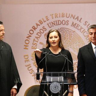 Martha Érika Alonso toma protesta como gobernadora de Puebla