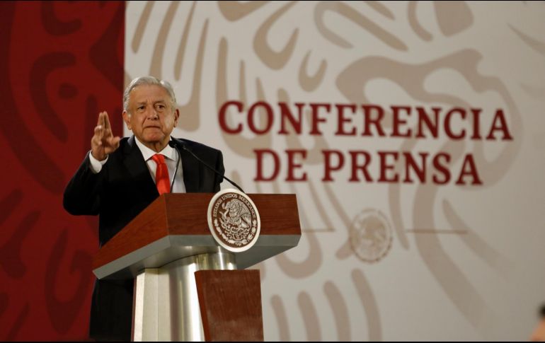 Ayer, Andrés Manuel López Obrador aseguró que no renunciará a su salario como titular del Ejecutivo porque de sus ingresos vive su familia. SUN / A. Salinas
