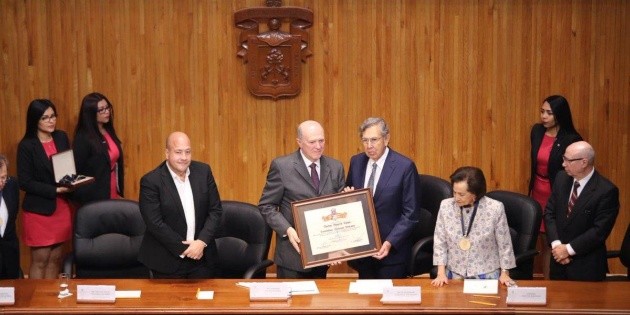 Distingue Universidad de Guadalajara a l&iacute;deres de movimientos de izquierda