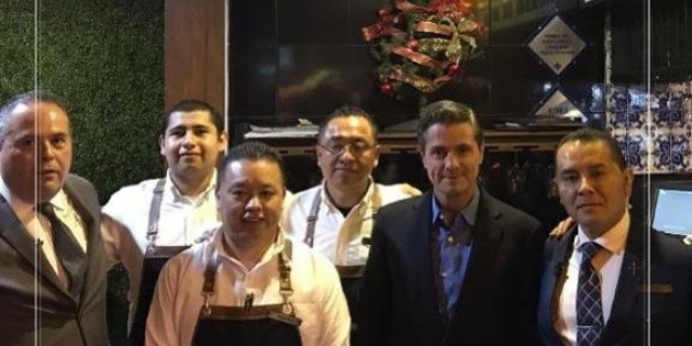 Captan a Pe&ntilde;a Nieto en restaurante argentino en Metepec