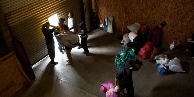 Unos 300 migrantes se instalan en nuevo albergue en Tijuana