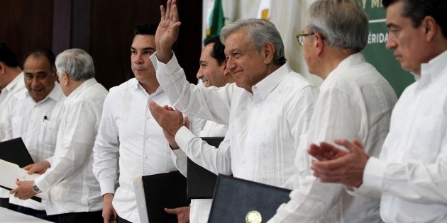 Proyecta AMLO completar en dos a&ntilde;os centralizaci&oacute;n de los servicios de salud