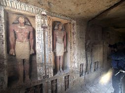 Los gráficos en las paredes de la tumba estaban ''excepcionalmente bien conservados'', y muestran al funcionario y su familia; también contiene un total de 45 estatuas talladas en piedra. EFE / K. Elfiqi