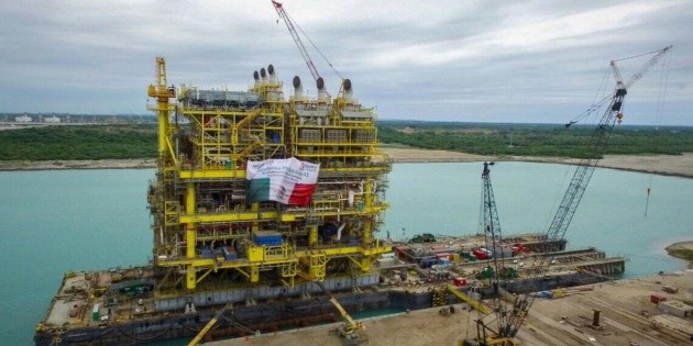 Pemex fija meta de producci&oacute;n en dos millones 480 mil barriles diarios