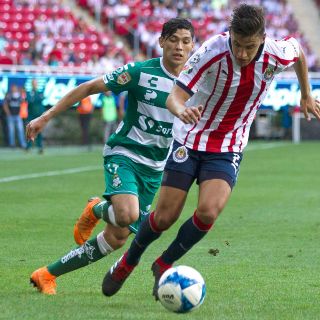 Afición de Chivas pide la salida de Higuera