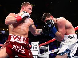 El inglés cayó 4 veces a la lona antes perder por TKO en el tercer asalto. AFP