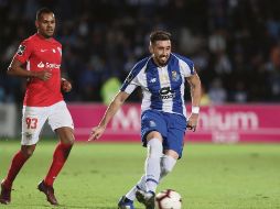 El capitán del Porto, Héctor Herrera, jugó todo el partido ante Santa Clara. EFE