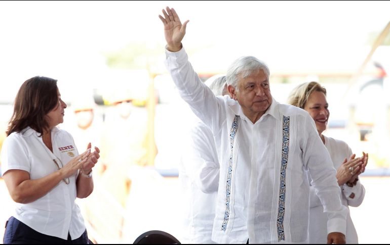 Con el Presidente, se encuentran los gobernadores de Yucatán, Tabasco, Campeche, Quintana Roo y Chiapas. NTX / ARCHIVO