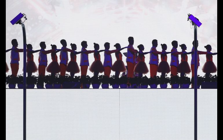 Danzantes participan en la ceremonia de clausura del Campeonato Mundial de Natación de la FINA en Hangzhou, China. AP/N. Han Guan