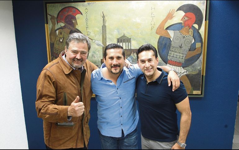 De izquierda a derecha: José Luis Duval, Miguel de Aranda y Fernando Cravioto, miembros del elenco de “Cruzar la cara de la Luna”.  EL INFORMADOR /E. Barrera