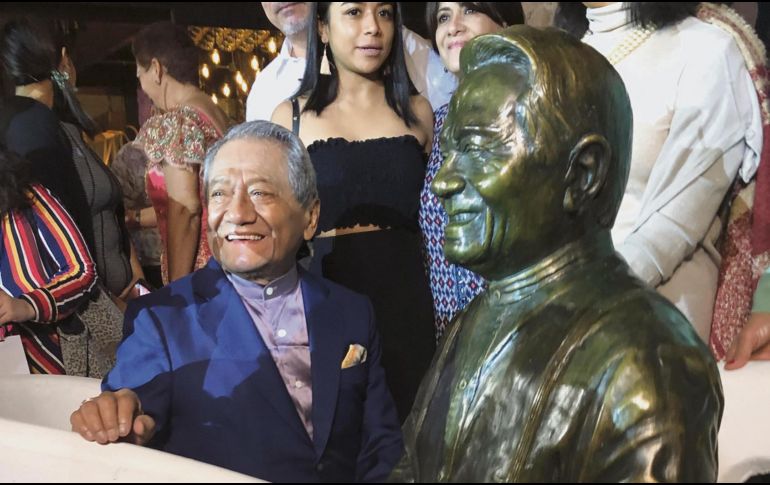 El hijo pródigo de Yucatán develó su estatua en Mérida. NOTIMEX