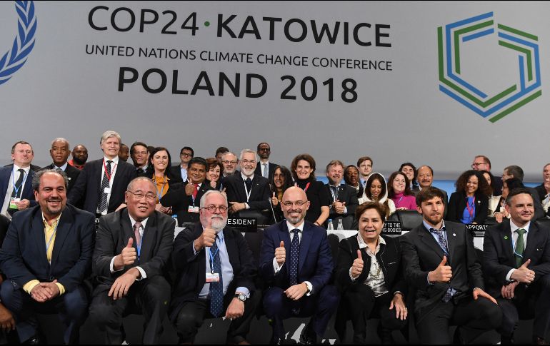 Participantes de la 24 Conferencia de Naciones Unidas sobre Cambio Climático durante la ceremonia de clausura oficial. EFE/M. Zimny