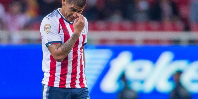 Chivas anuncia la salida de Carlos Salcido