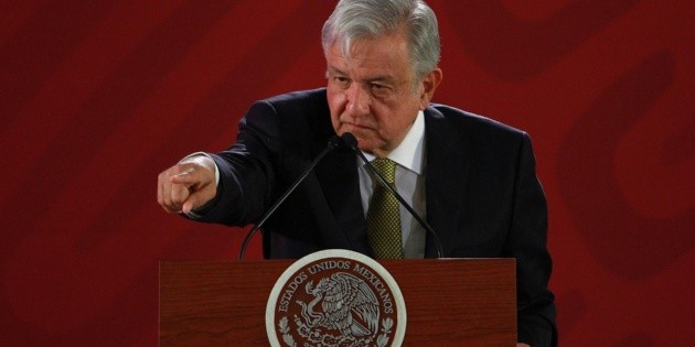 Hay indicios de huachicol en refiner&iacute;as, dice AMLO