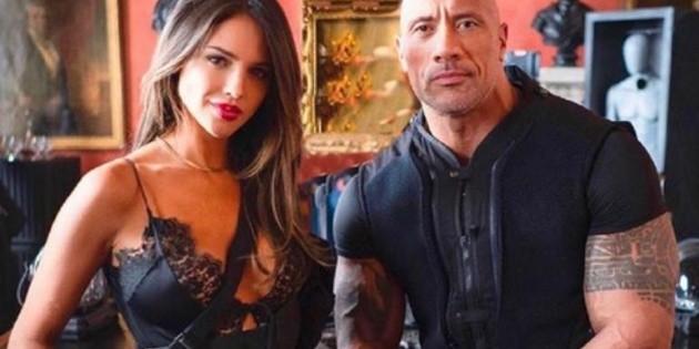 Eiza Gonz&aacute;lez presume foto con "La Roca"
