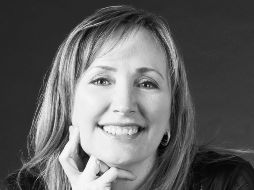 Sofía Segovia es la autora de “El murmullo de las abejas”. EFE