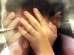 Este padecimiento consiste en dolores de cabeza muy fuertes y debilitantes que ocurren en un lado de la cabeza y duran entre 15 minutos y tres horas. EL INFORMADOR / ARCHIVO