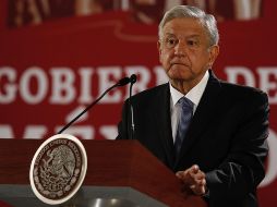''No somos iguales yo vengo de trabajar del 1977 a 1982, seis años en comunidades indígenas, sé de lo que se trata (…) no soy 'fifí', ahora tengo que vestir así por la investidura'', dice el Mandatario. NTX / O. Ramírez