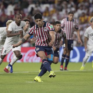 Pulido renueva con Chivas, pero acusa plantel limitado