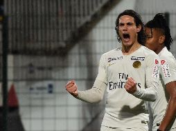 Edinson Cavani celebra su anotación, con la que abrió el marcador a favor de su equipo. AFP/G. Souvant