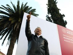 ''Estoy muy bien, la presión controlada, a veces traigo el corazón caliente, pero mantengo la cabeza fría'', indica el Mandatario mexicano. EFE /