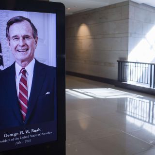 George H. W. Bush patrocinó en secreto a niño filipino, revelan