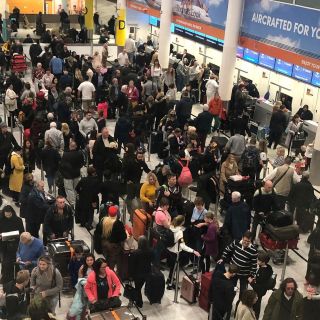 Drones detienen actividad en aeropuerto de Londres