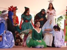 Sonrisas, aplausos y cánticos, fueron el común denominador de los pacientes y público en general, quienes disfrutaron un refrigerio, pastel y juguetes donados por diversos grupos voluntarios. TWITTER / @HospitalCivil