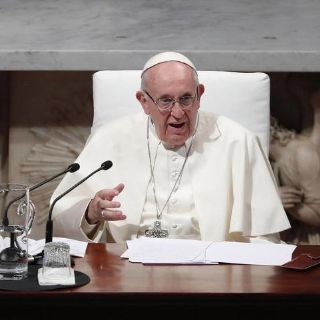 El Papa pide a jóvenes consolar a personas que sufren en Navidad