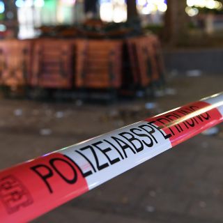 Un muerto y ocho heridos en Alemania, al chocar un auto contra una parada autobús