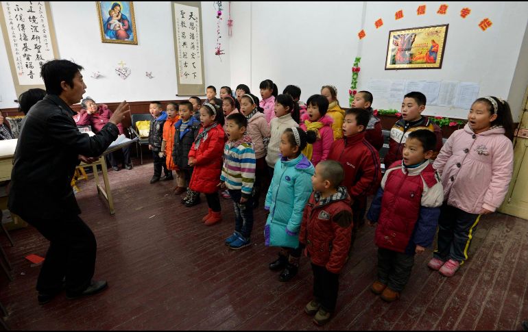 Alrededor del mundo, niños y adultos se reúnen para cantar esta música tradicional. AP/ARCHIVO