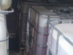 Las autoridades federales y castrenses procedieron a realizar una inspección en la zona, logrando asegurar seis contenedores y cinco tinacos conteniendo la sustancia en su interior. NTX / ARCHIVO