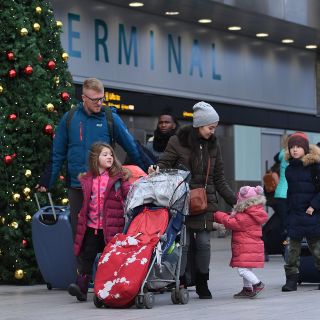 Aeropuerto londinense cancela más vuelos por presencia de drones