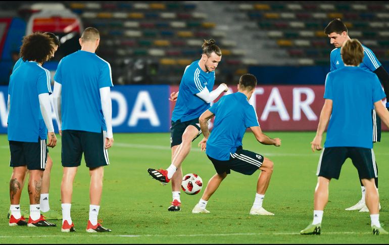 Con Gareth Bale  (centro) como el jugador insignia, los madridistas buscarán hoy un trofeo más para sus vitrinas. AFP