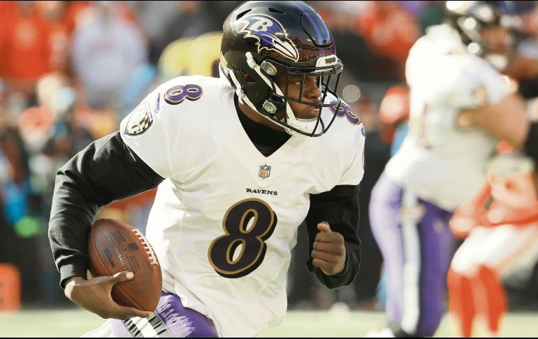 El mariscal de campo de los Ravens de Baltimore busca acercar a su equipo a los Playoffs. AP
