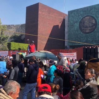 Diputados posponen sesión debido al bloqueo de campesinos