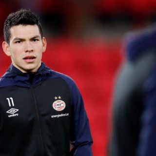 “Chucky” anota de penalti y el PSV derrota al AZ Alkmaar