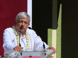 El mandatario confió en que el Programa de Pavimentación de Caminos Cabeceras Municipales, presentado esta tarde en Oaxaca, sirva como homenaje a la legisladora. NTX / J. Lira