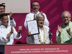 En la firma del programa, la Secretaría de Comunicaciones y Transportes informó que en seis años se construirán cinco mil 531 kilómetros de caminos. SUN/G. ESPINOSA