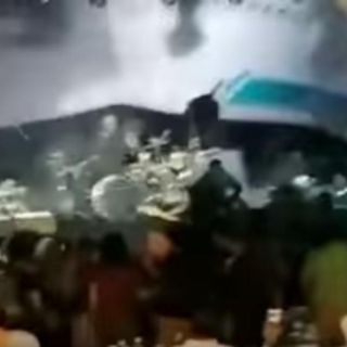 Captan tsunami durante concierto en Indonesia; mueren miembros de banda