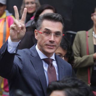 Sergio Mayer "corrige" su "vaquita amarilla" luego de críticas