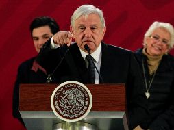 El Presidente dice que estaba muy contento porque 310 diputados aprobaron PEF, porque algunos legisladores de oposición se salieron del salón de plenos y no votaron. NTX / J. Lira