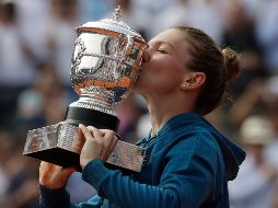 Este año, Halep venció a la estadounidense Sloane Stephens en la final del torneo Roland Garros y consiguió así su primer título de Grand Slam. AP / ARCHIVO