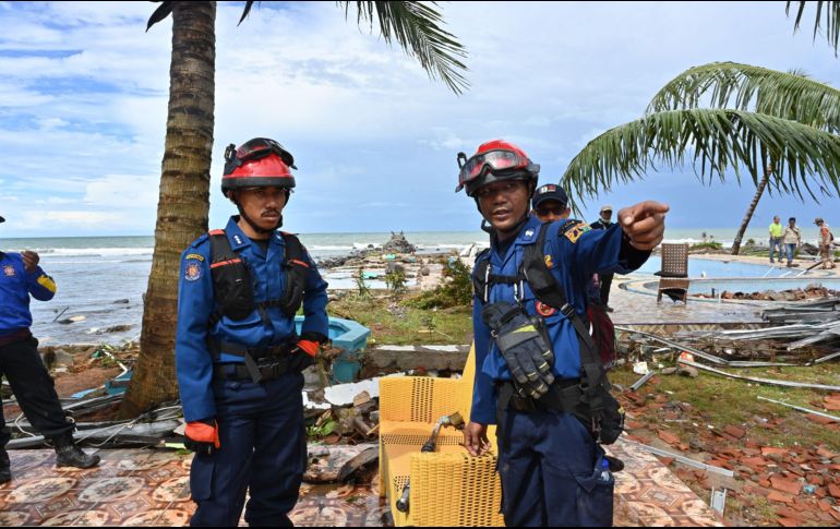 Por conducto de su embajada en Indonesia, se mantiene atenta a la situación originada por el tsunami y se pone a disposición de la comunidad mexicana y los turistas mexicanos. AFP / A. Berry
