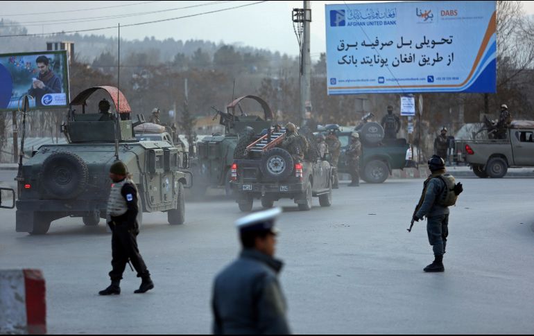 Las fuerzas afganas mataron a los atacantes y liberaron a más de 350 personas atrapadas en el lugar. AP/R. Gul